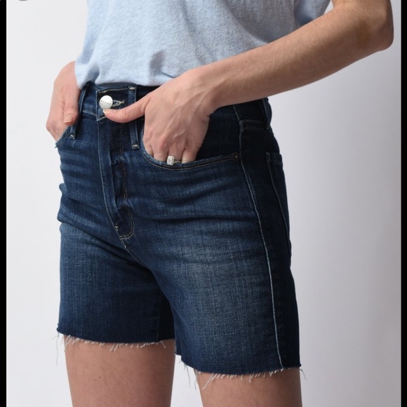 NEW Frame Denim Le Tour Short Dark Wash Size 24 - Picture 2 of 8